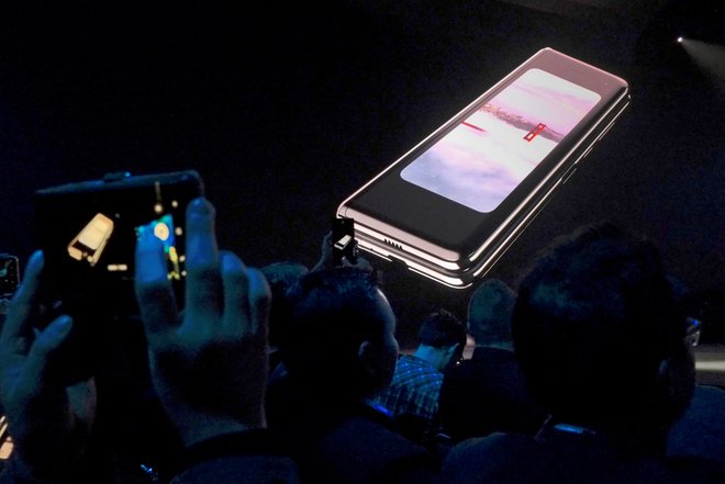 Zamuda ne bo prizadela samo Samsunga, ampak celoten trg pametnih telefonov. FOTO: Stephen Nellis/Reuters