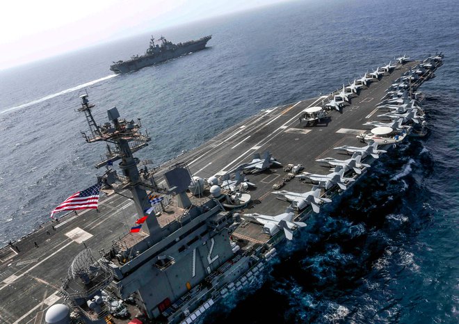 Letalonosilka USS Abraham Lincoln. FOTO: AFP