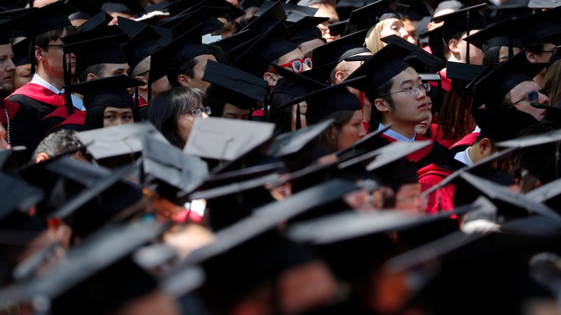 Fotografija: Diploma z univerze Harvard je za mnoge Kitajce življenjski cilj. FOTO: Reuters