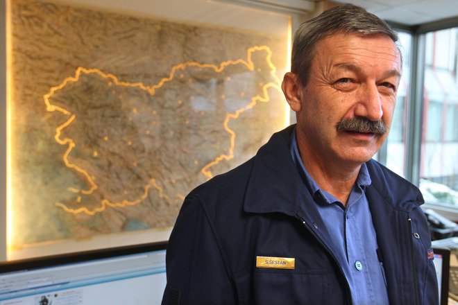 Srečko Šestan, poveljnik CZ RS, je pohvalil delo gasilcev in policistov. FOTO: Igor Zaplatil/ Delo