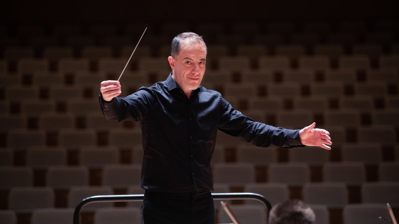 Fotografija: »Želim, da ta orkester postane eden vodilnih v Evropi,« ambiciozne načrte razkrije novi šef dirigent.
FOTO: Adrian Pregelj