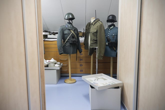 V prihodnjih mesecih bodo v Muzeju novejše zgodovine Slovenije osvežili del stalne razstave o drugi svetovni vojni. FOTO: Uroš Hočevar