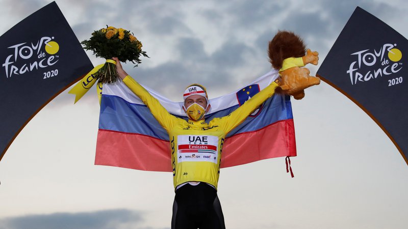 Fotografija: Tadej Pogačar je dan pred 22. rojstnim dnevom že pokoril kolesarski svet. FOTO: Stephane Mahe/Reuters