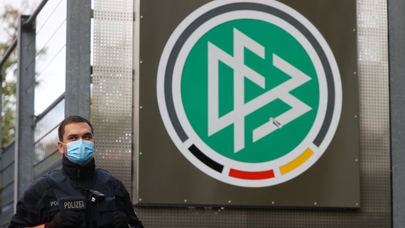 Fotografija: Nemški nogometni zvezi grozi nova afera. FOTO: Foto Kai Pfaffenbach/Reuters