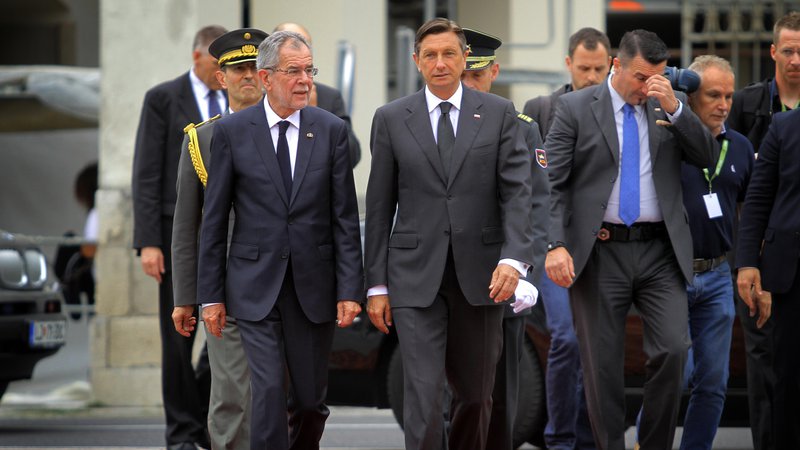 Fotografija: Avstrijski predsednik Alexander Van der Bellen in slovenski predsednik Borut Pahor med srečanjem v Ljubljani leta 2017. Foto Jože Suhadolnik