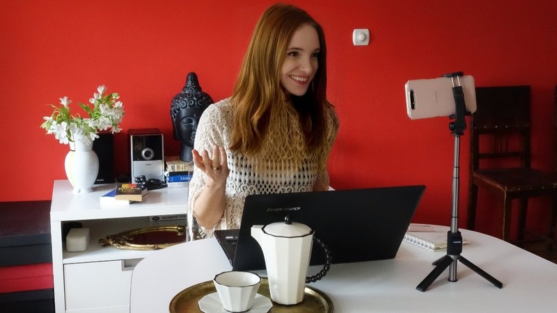 Fotografija: Med snemanjem svoje spletne popotniške oddaje Čez planke online in pogovorom s kolegom z BBC. 