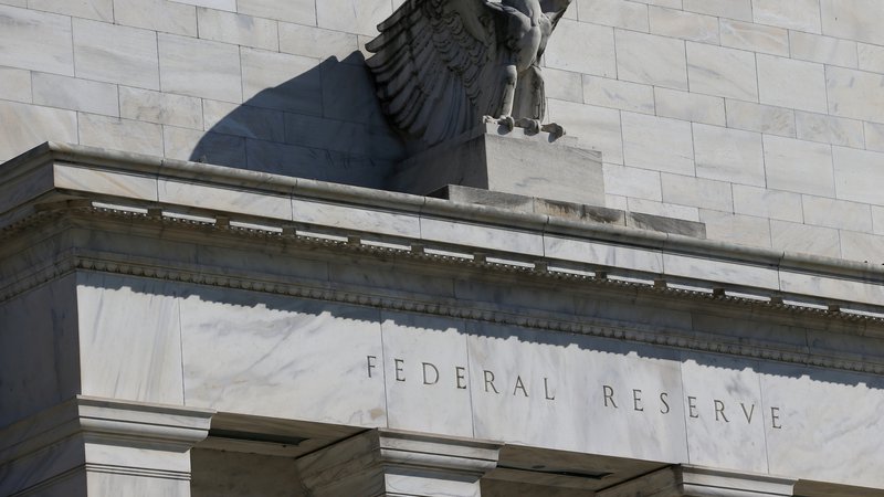 Fotografija: Ameriška centralna banka Federal Reserve vztraja pri ekspanzivni denarni politiki. FOTO: Leah Millis/Reuters