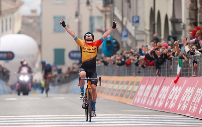 Takole se je Tratnik veselil zadnjega dejanja zanj zgodovinske etape na Giru. FOTO: Luca Bettini/AFP