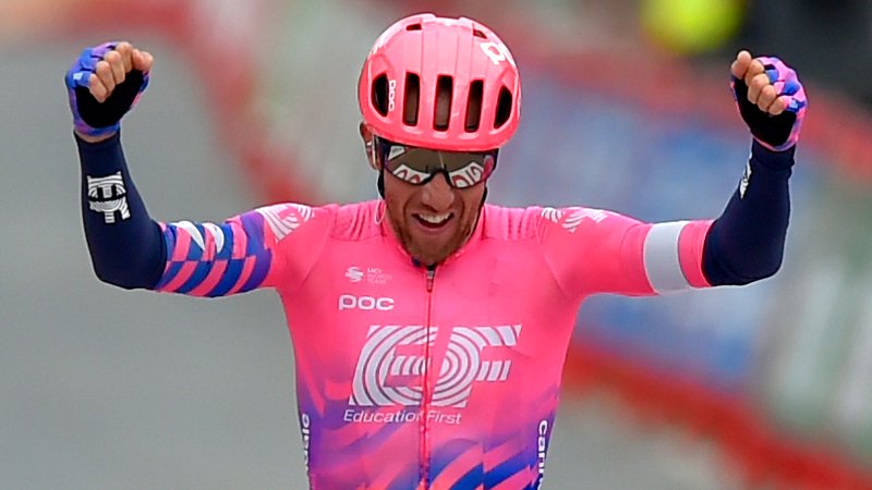Fotografija: Michael Woods je silovito pospešil kilometer pred ciljem in zmagal v 7. etapi Vuelte. FOTO: Ander Gillenea/AFP