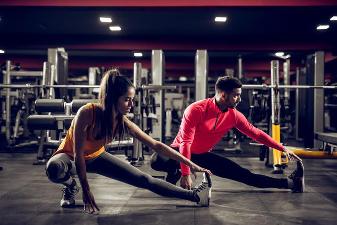 V članku dr. Nuzzo predlaga, da se fleksibilnost kot glavna sestavina telesne pripravljenosti upokoji, da naj to ne velja več, zato naj bo tudi raztezanje manj poudarjeno kot standardni del predpisov za vadbo za večino prebivalstva. FOTO: Shutterstock