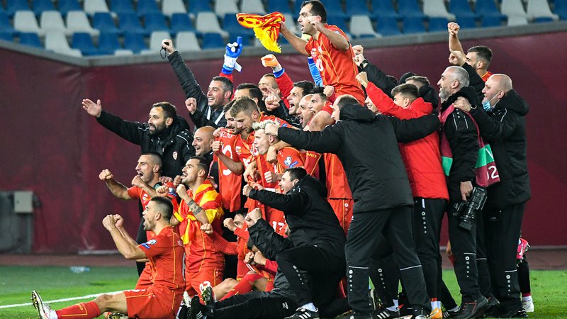Fotografija: Veselje makedonskih reprezentantov v Tbilisiju. FOTO: Vano Shlamov/AFP