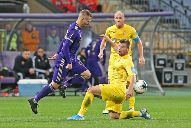Nogometaš Maribora si je zaslužil kazen zaradi nepazljivosti, je razsodila UEFA. FOTO: Tadej Regent
