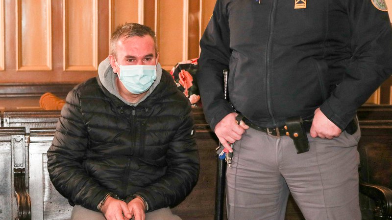 Fotografija: Tožilstvo je za Mirzeta Mehmedinovića predlagalo izrek varnostnega ukrepa obveznega psihiatričnega zdravljenja na prostosti. FOTO: Marko Feist