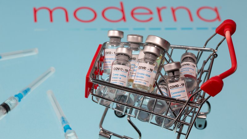 Fotografija: Moderna bo prvo farmacevtsko podjetje, ki je oddalo vlogo za nujno uporabo cepiva proti covidu-19 v EU. FOTO: Dado Ruvić/Reuters