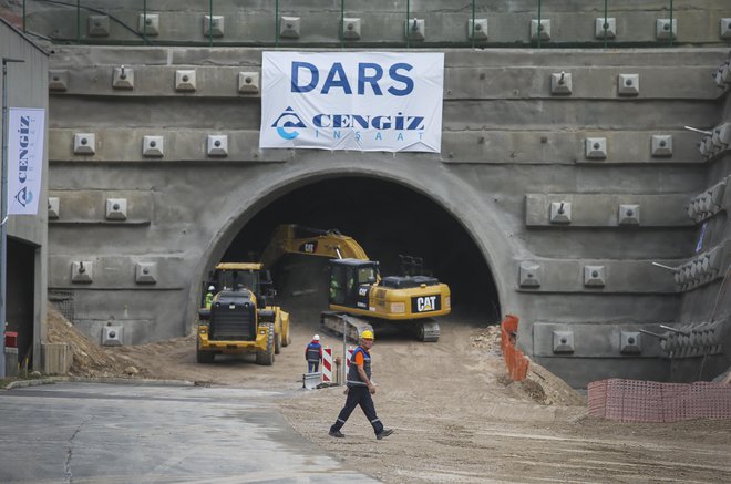 Začetek del na drugi cevi Karavanškega tunela je stekel 28. avgusta 2020. FOTO: Jože Suhadolnik/Delo