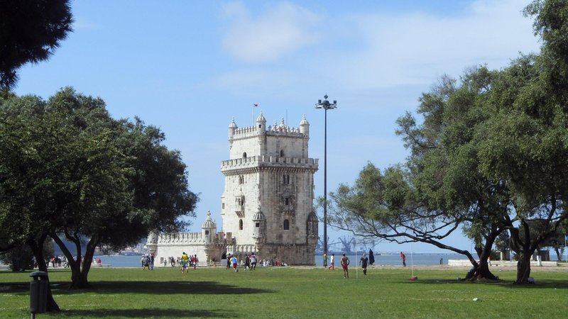 Fotografija: Torre de Belém, dden od simbolov Lizbone. FOTO: Mimi Podkrižnik