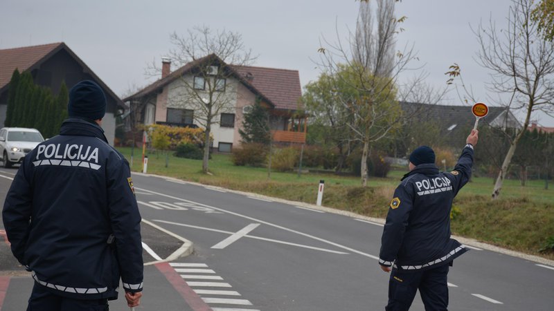 Fotografija: Voznik iz okolice Ivančne Gorice ni upošteval znakov policistov. Fotografija je simbolična FOTO: Oste Bakal