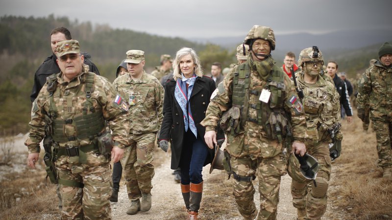 Fotografija: Lynda Blanchard je skrbela predvsem za vojaško sodelovanje med državama. FOTO: Jure Eržen/Delo