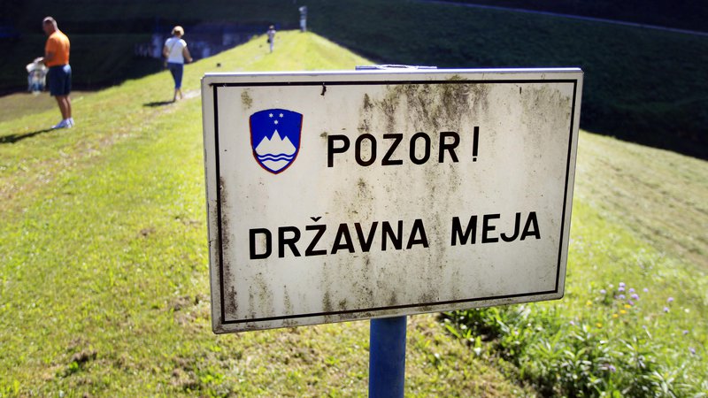 Fotografija: Od julija lani so kazni za kaznivo dejanje prepovedanega prehajanja meje ali ozemlja države precej višje. FOTO: Roman Šipić/Delo