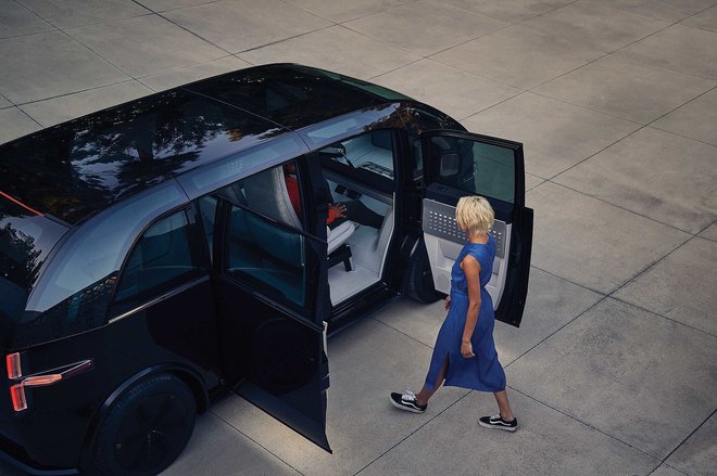 Enoprostorsko vozilo ameriškega zagonskega podjetja Canoo za sedem potnikov Foto Canoo