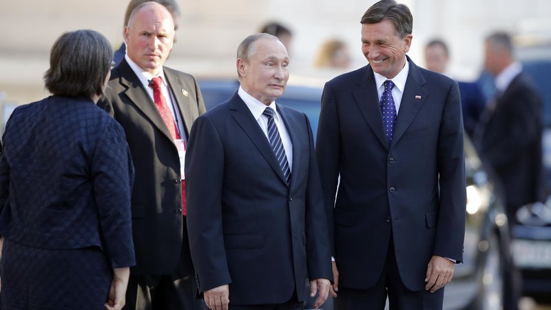 Fotografija: Ruski predsednik Vladimir Putin je v Sloveniji vselej dobro sprejet. Foto Matej Družnik