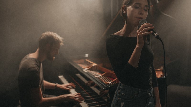 Fotografija: Ano Čop in Thila Seeversa navdihuje barva vokalno-klavirskega dua. Foto Jernej Kokol