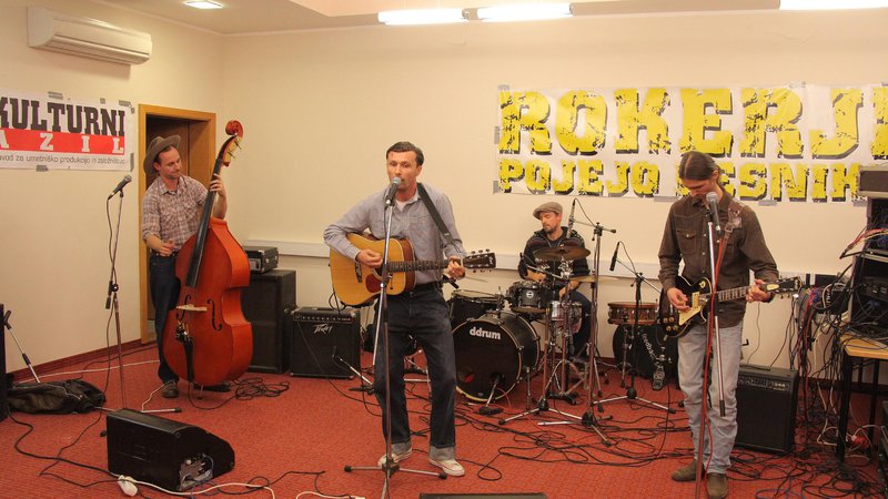 Fotografija: Joe & the Rhythm Boys so sodelovali v projektu Rokerji pojejo pesnike. FOTO: Brada By Night