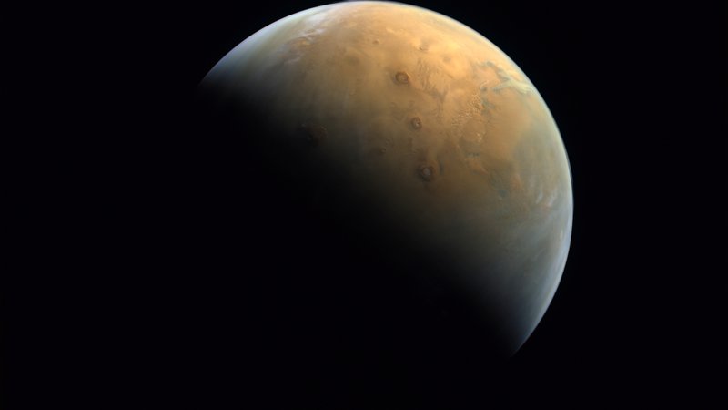 Fotografija: Upanje je poslalo prvo fotografijo Marsa. FOTO: United Arab Emirates Space Agency/Mohammed bin Rashid Space Centre / LASP / EMM-EXI/Reuters
