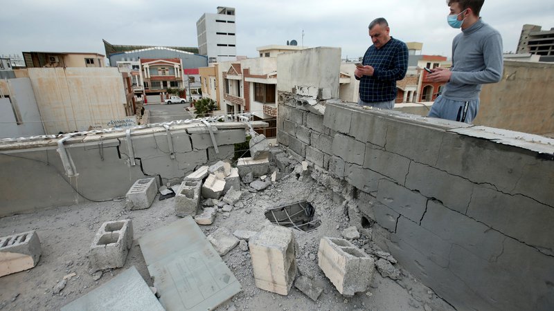 Fotografija: Posledice raketnega napada v Erbilu. Foto Azad Lashkari/Reuters