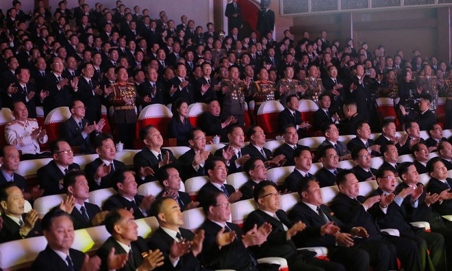 Koncert je bil del vsakoletnih praznovanj ob rojstnem dnevu pokojnega voditelja Kim Džong Ila. FOTO: Str AFP