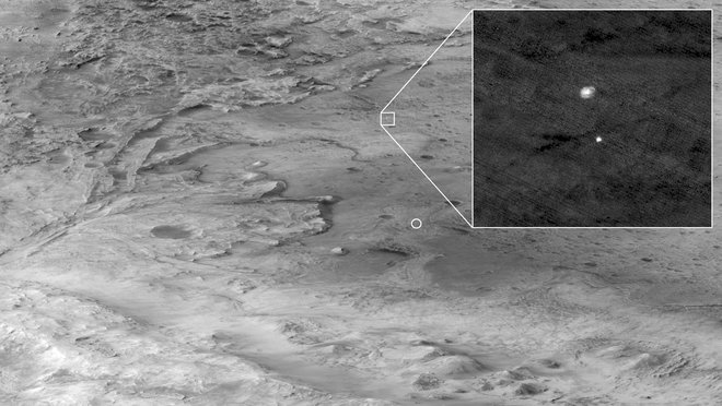 Orbiter Mars Reconnaissance je fotografiral pristajanje.  FOTO: NASA/JPL-Caltech/University of Arizona / AFP