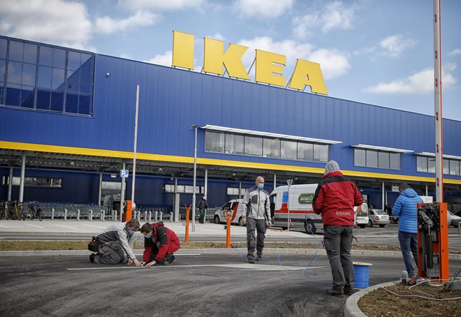 V ljubljanskem BTC potekajo zadnje priprave na skorajšnjo otvoritev dolgo pričakovane prve Ikeine trgovine v Sloveniji. Foto: Blaž Samec/Delo
