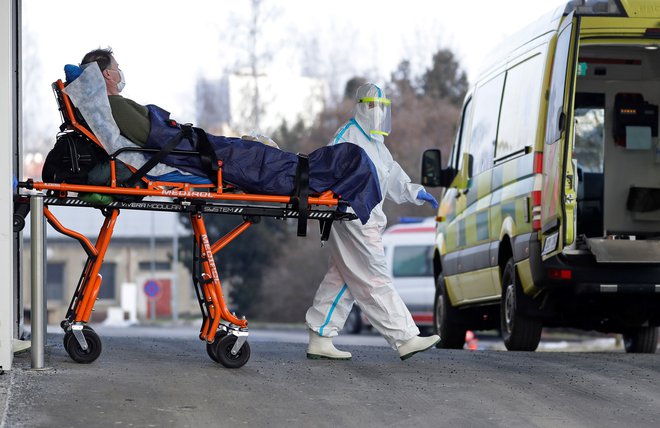 Prevoz bolnikov na Češkem.  FOTO:  David W Cerny/Reuters