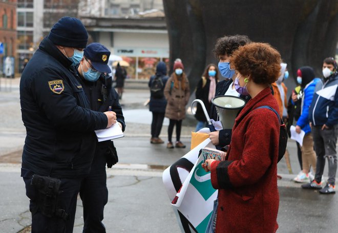Protest v Mariboru se je za dijake končal z globami in pozivi na sodišče. FOTO: osebni arhiv