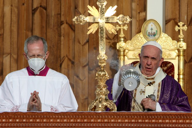 Papežev obisk v Iraku velja za simbolno gesto povezovanja z muslimani. FOTO: Azad Lashkari/Reuters