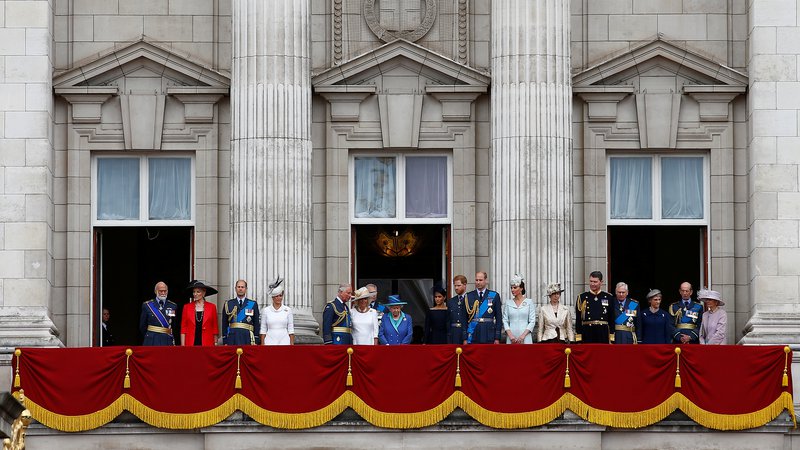 Fotografija: Britanska kraljica Elizabeta II. in člani kraljeve družine so preživeli že mnogo hujše pretrese, a vsebina intervjuja zanje vseeno predstavlja težavo. Foto: Henry Nicholls/Reuters