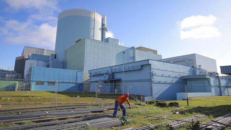 Fotografija: Jedrska elektrarna Krško zagotavlja stabilno in zanesljivo preskrbo z elektriko. FOTO: Jože Suhadolnik/Delo