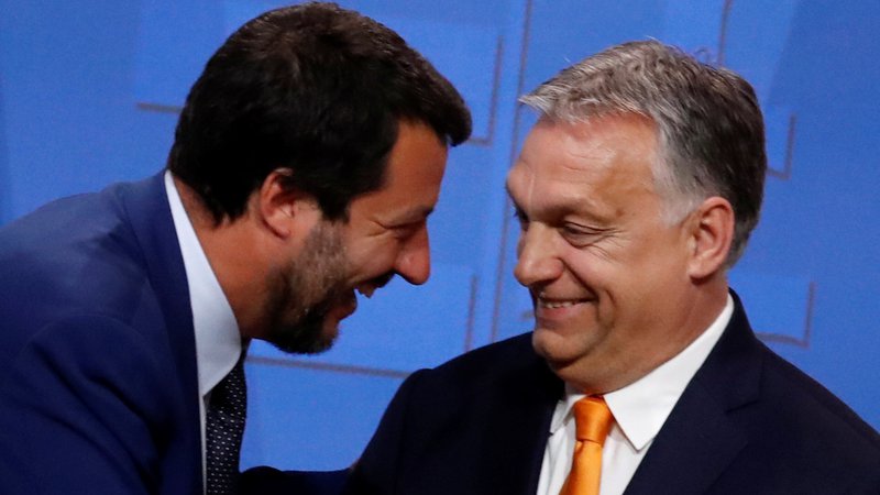 Fotografija: Zavezništvo Janeza Janše z Viktorjem Orbánom je trdno, kmalu pa bo znano tudi, kam pelje povezovanje z Matteom Salvinijem.
Foto Bernadett Szabo/Reuters