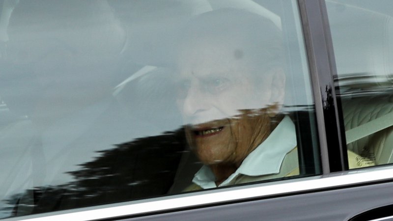 Fotografija: Princ Filip se je prejšnji teden iz bolnišnice vrnil na grad Windsor, kjer s kraljico in omejenim številom osebja preživlja pandemijo. Foto: Reuters