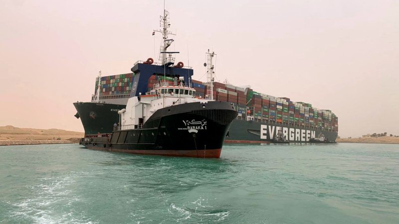 Fotografija: Nasedlo ladjo upravlja tajvansko podjetje Evergreen Marine. FOTO: Marina Passos/AFP
