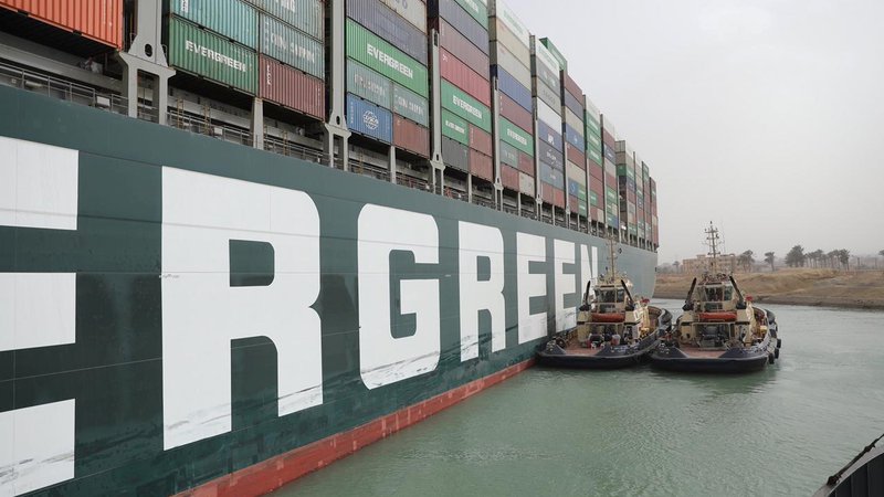 Fotografija: Nasedla tovorna ladja Ever Given. FOTO: Reuters