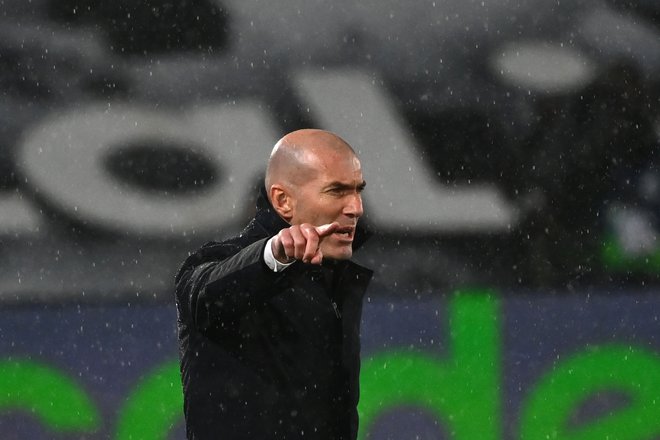 Zinedine Zidane se bo proti Liverpoolu moraj znajti brez Sergia Ramosa. FOTO: Gabriel Bouys/AFP