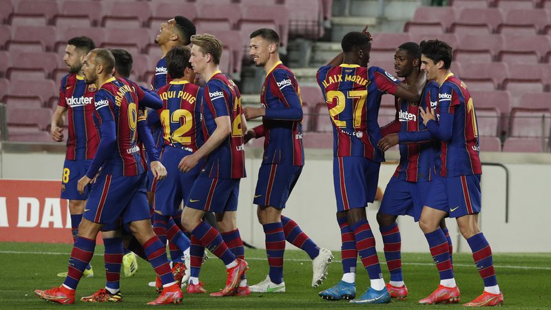 Fotografija: Nogometaši Barcelone so se proti Valladolidu vendarle razveselili treh točk. FOTO: Albert Gea/Reuters