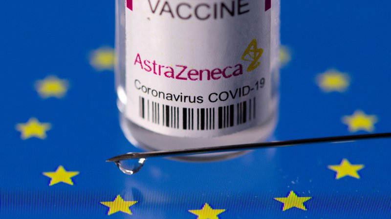 Fotografija: Iz raziskav je razvidno, da se je javno mnenje v nekaterih največjih evropskih državah obrnilo proti cepivu že po prvih ustavitvah cepljenja z njim. Foto: Dado Ruvic/Reuters