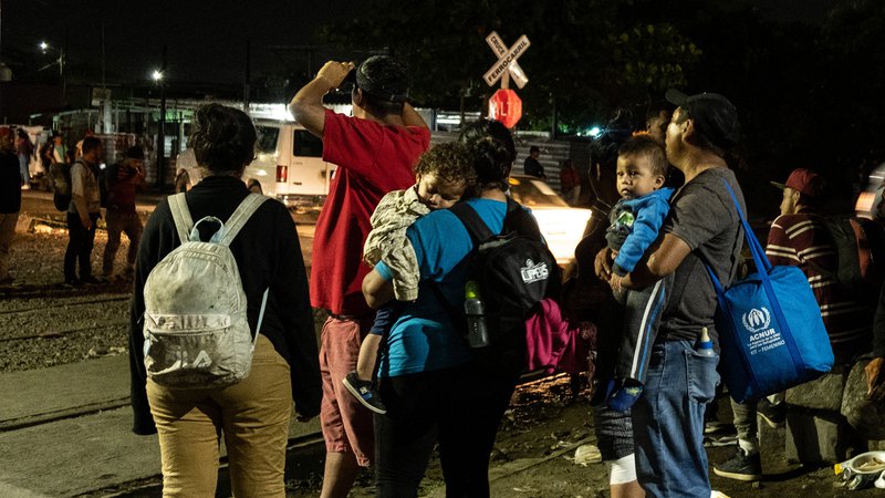 Fotografija: Migranti iz Hondurasa v Mehiki z enim samim ciljem pred očmi: priti v ZDA. FOTO: Reuters
