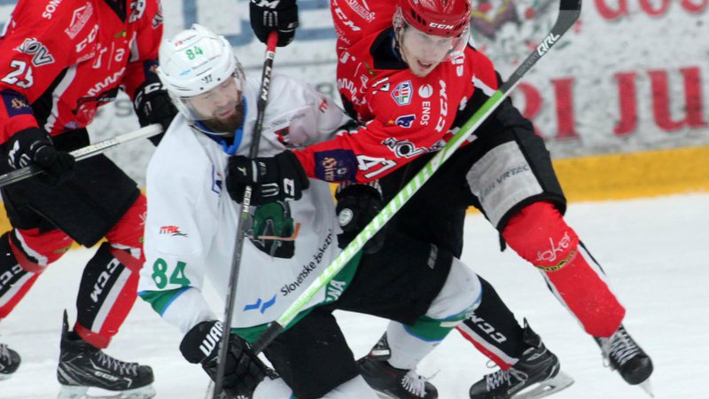 Fotografija: Andrej Hebar je bil edini jeseniški strelec v drugi tekmi polfinala končnice v Alpski hokejski ligi. FOTO: Mavric Pivk
