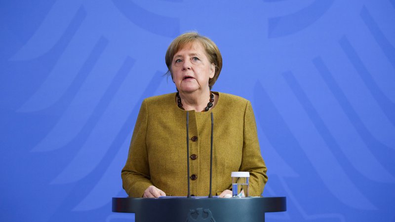 Fotografija: Nemška kanclerka Angela Merkel naj bi se danes cepila s cepivom AstraZeneca. Foto Annegret Hilse/AFP