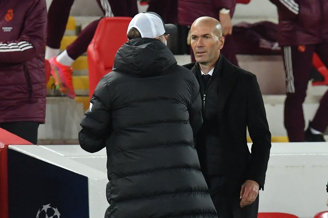 Se bosta Zinedine Zidane in Jürgen Klopp prihodnič srečala v superligi? FOTO: Paul Ellis/AFP