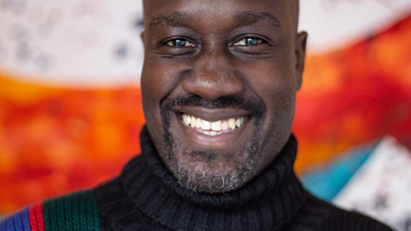 Fotografija: Ugandsko-britanski pisatelj, glasbenik in podcaster Musa Okwonga zadnjih šest let živi v Berlinu. FOTO: United Agents