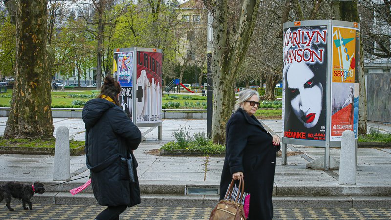 Fotografija: Pri Figovcu je na ogled prodajna razstava koncertnih plakatov. Fotografije Jože Suhadolnik